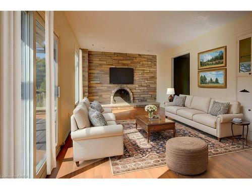 895 Percy Crescent, Kingston, ON - Indoor Photo Showing Living Room With Fireplace