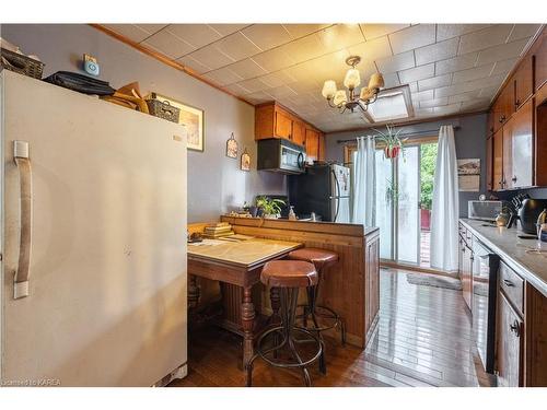 5542 Perth Road Crescent, Perth Road Village, ON - Indoor Photo Showing Kitchen