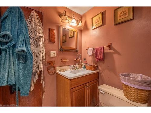 5542 Perth Road Crescent, Perth Road Village, ON - Indoor Photo Showing Bathroom