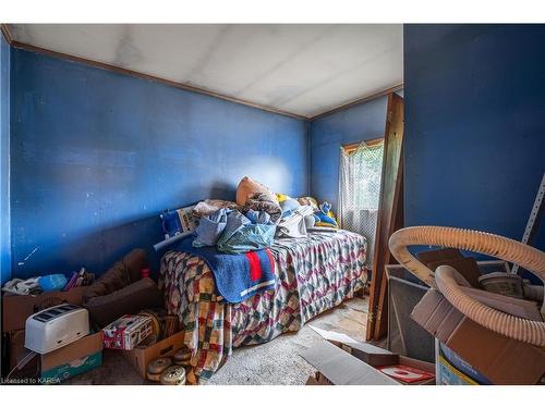 5542 Perth Road Crescent, Perth Road Village, ON - Indoor Photo Showing Bedroom