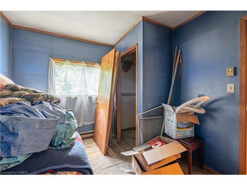 5542 Perth Road Crescent, Perth Road Village, ON - Indoor Photo Showing Bedroom