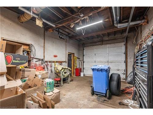 5542 Perth Road Crescent, Perth Road Village, ON - Indoor Photo Showing Garage