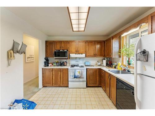 2354 Wallbridge-Loyalist Road, Quinte West, ON - Indoor Photo Showing Kitchen