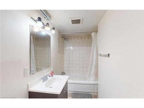 271-273 Rideau Street, Kingston, ON - Indoor Photo Showing Bathroom