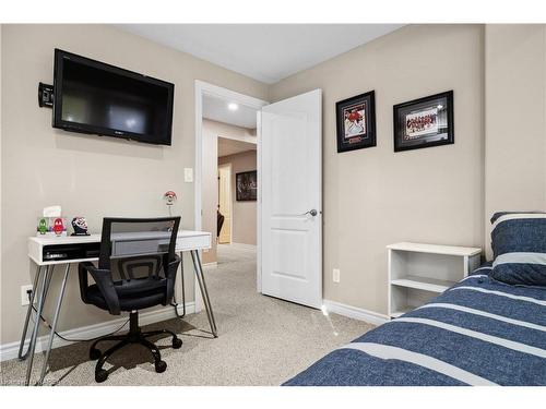 1142 Deerfield Drive, Kingston, ON - Indoor Photo Showing Bedroom