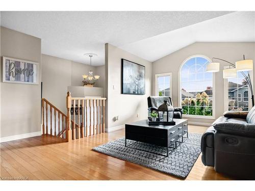 1142 Deerfield Drive, Kingston, ON - Indoor Photo Showing Living Room