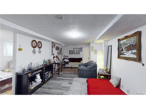 1348 Princess Street, Kingston, ON - Indoor Photo Showing Living Room