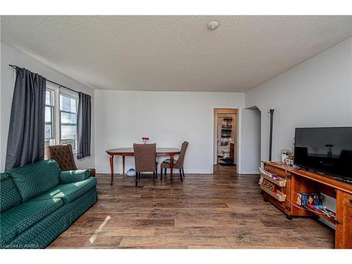 1348 Princess Street, Kingston, ON - Indoor Photo Showing Living Room