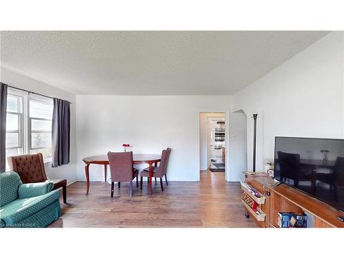 1348 Princess Street, Kingston, ON - Indoor Photo Showing Living Room