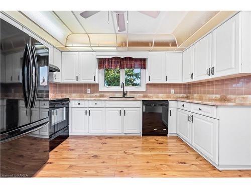 3 Morden Crescent, Amherstview, ON - Indoor Photo Showing Kitchen