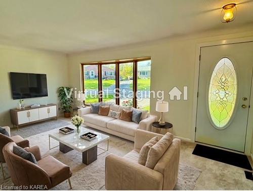 3 Morden Crescent, Amherstview, ON - Indoor Photo Showing Living Room