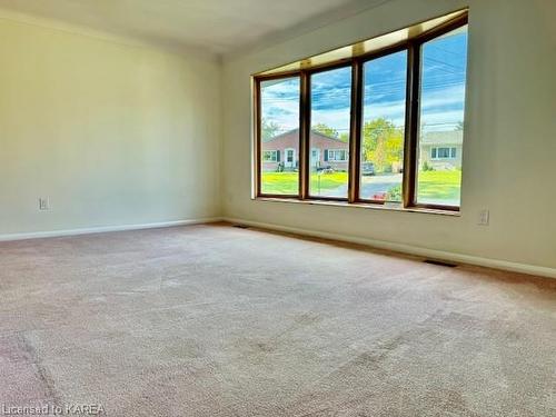 3 Morden Crescent, Amherstview, ON - Indoor Photo Showing Other Room