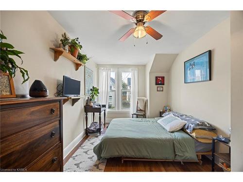 323 Montreal Street, Kingston, ON - Indoor Photo Showing Bedroom