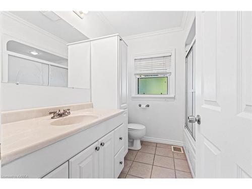 13 Sunset Crescent, Napanee, ON - Indoor Photo Showing Bathroom