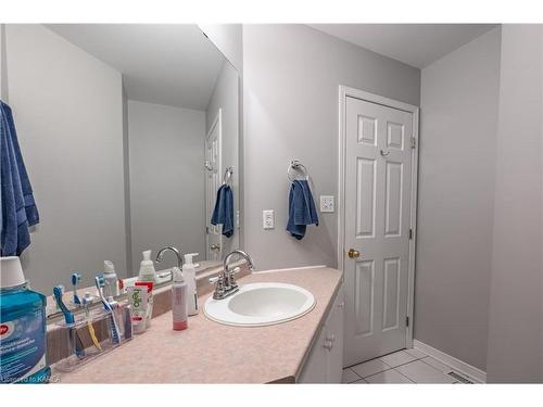 995 Waterbury Crescent, Kingston, ON - Indoor Photo Showing Bathroom