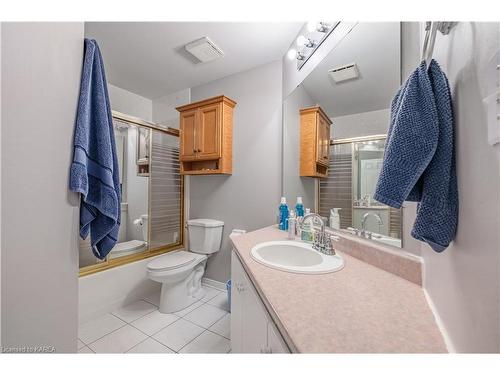 995 Waterbury Crescent, Kingston, ON - Indoor Photo Showing Bathroom