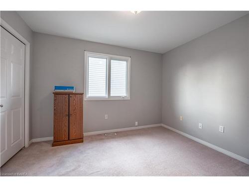 995 Waterbury Crescent, Kingston, ON - Indoor Photo Showing Other Room