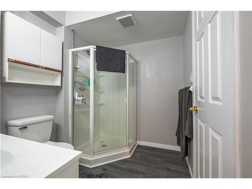 995 Waterbury Crescent, Kingston, ON - Indoor Photo Showing Bathroom