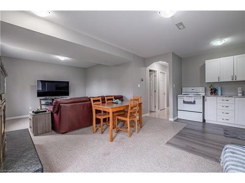 995 Waterbury Crescent, Kingston, ON - Indoor Photo Showing Kitchen