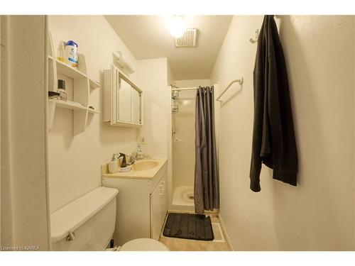 357-359 Johnson Street, Kingston, ON - Indoor Photo Showing Bathroom