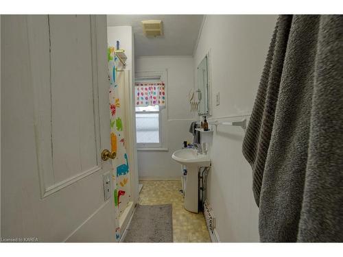 357-359 Johnson Street, Kingston, ON - Indoor Photo Showing Bathroom