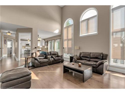 121 Jessup Lane, Bath, ON - Indoor Photo Showing Living Room