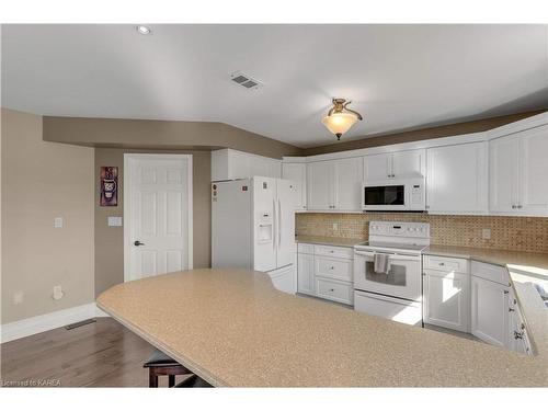 121 Jessup Lane, Bath, ON - Indoor Photo Showing Kitchen