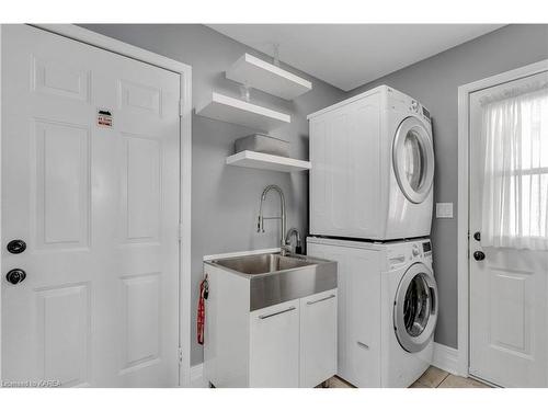 121 Jessup Lane, Bath, ON - Indoor Photo Showing Laundry Room