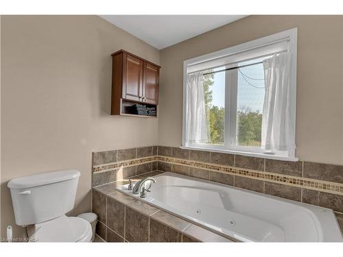 121 Jessup Lane, Bath, ON - Indoor Photo Showing Bathroom