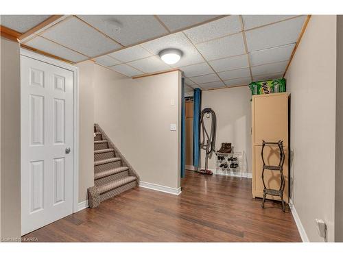 121 Jessup Lane, Bath, ON - Indoor Photo Showing Other Room