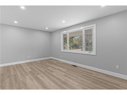 694 Laidlaw Crescent, Kingston, ON - Indoor Photo Showing Other Room