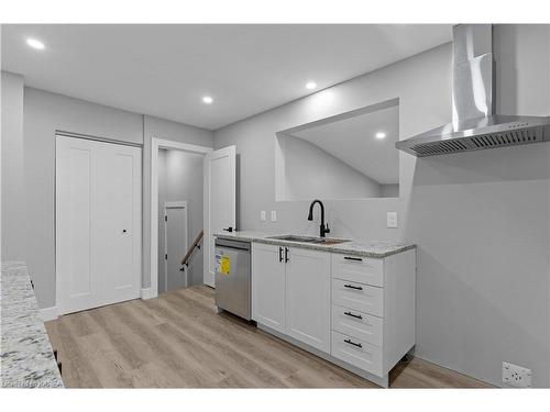 694 Laidlaw Crescent, Kingston, ON - Indoor Photo Showing Kitchen