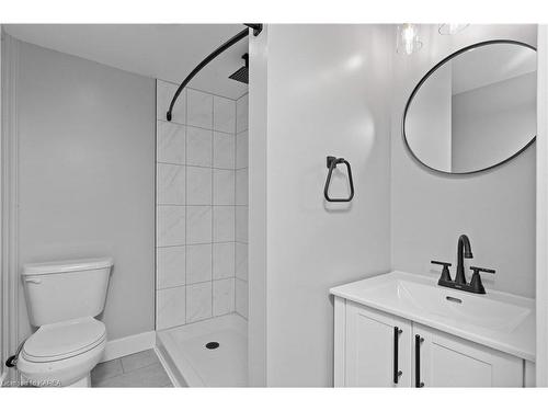 694 Laidlaw Crescent, Kingston, ON - Indoor Photo Showing Bathroom