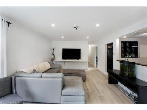 90 Michael Grass Crescent, Kingston, ON - Indoor Photo Showing Living Room