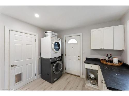 90 Michael Grass Crescent, Kingston, ON - Indoor Photo Showing Laundry Room