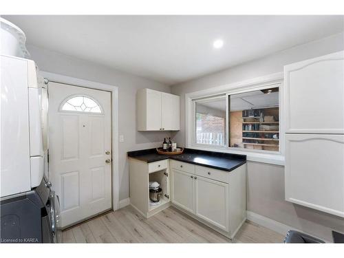 90 Michael Grass Crescent, Kingston, ON - Indoor Photo Showing Laundry Room