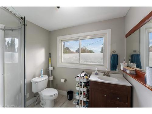 90 Michael Grass Crescent, Kingston, ON - Indoor Photo Showing Bathroom