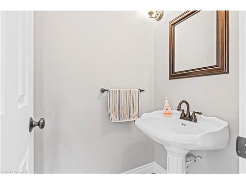 708 Palace Road, Napanee, ON - Indoor Photo Showing Bathroom