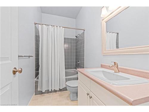 708 Palace Road, Napanee, ON - Indoor Photo Showing Bathroom