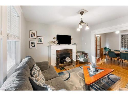 539 Albert Street, Kingston, ON - Indoor Photo Showing Living Room With Fireplace