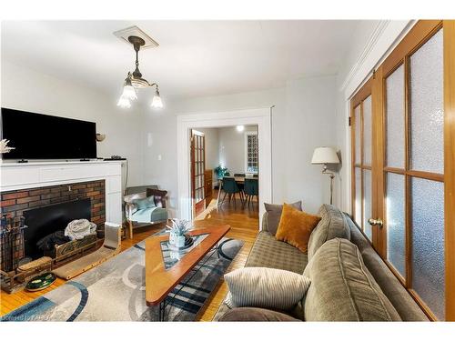 539 Albert Street, Kingston, ON - Indoor Photo Showing Living Room With Fireplace