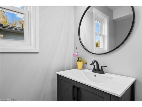 100 Palace Road, Napanee, ON - Indoor Photo Showing Bathroom