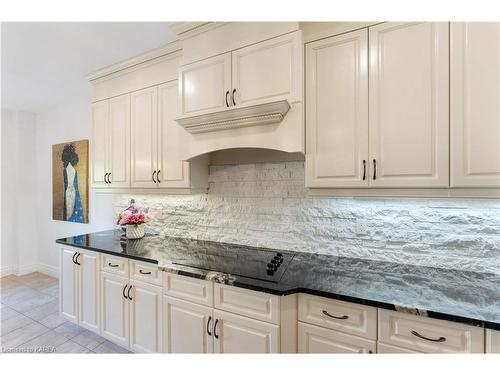 81 Kenwoods Circle, Kingston, ON - Indoor Photo Showing Kitchen