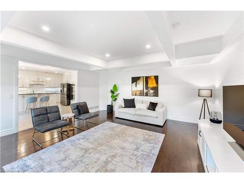 81 Kenwoods Circle, Kingston, ON - Indoor Photo Showing Living Room