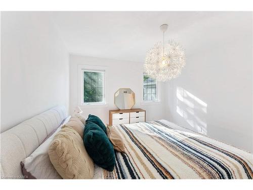 81 Kenwoods Circle, Kingston, ON - Indoor Photo Showing Bedroom