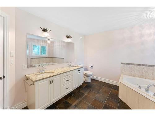 81 Kenwoods Circle, Kingston, ON - Indoor Photo Showing Bathroom