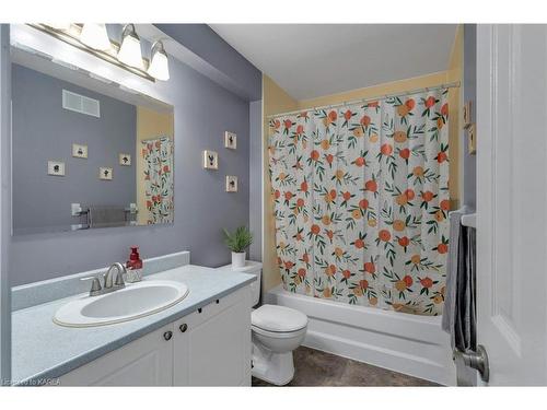 513 Farnham Court, Kingston, ON - Indoor Photo Showing Bathroom