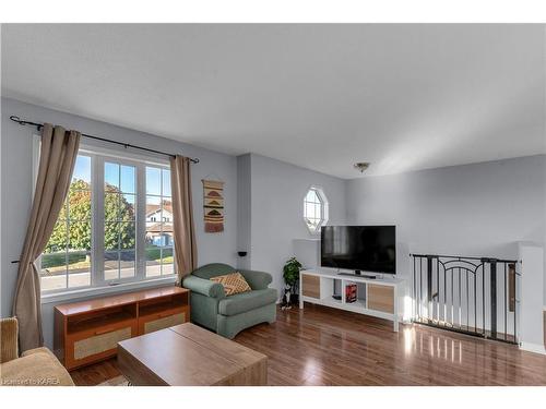 513 Farnham Court, Kingston, ON - Indoor Photo Showing Living Room