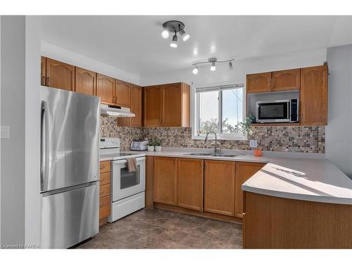 513 Farnham Court, Kingston, ON - Indoor Photo Showing Kitchen