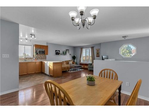 513 Farnham Court, Kingston, ON - Indoor Photo Showing Dining Room